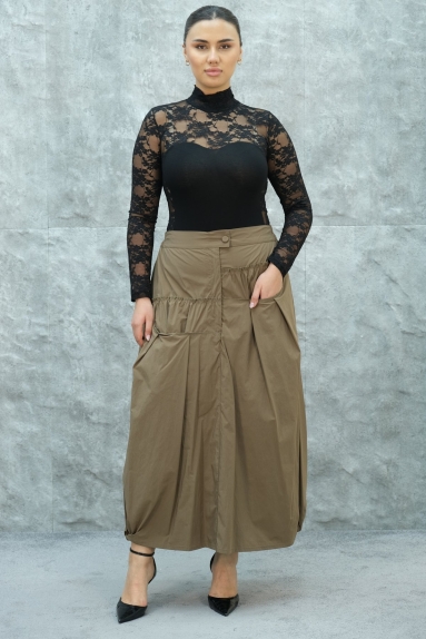  This womens skirt offers a chic and comfortable design in a taupe color. Available in sizes S, M, L, and XL. The fabric content is 100% polyester. The front button closure and elastic waistband at the back provide both elegance and ease of wear. With its modern and elegant details, this skirt will become one of the essential pieces in your wardrobe.
