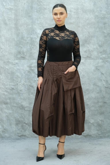  This brown womens skirt is a perfect blend of elegance and comfort. The skirt comes in one standard size fitting between 36 and 42. It is made from high-quality fabric consisting of 95% polyester and 5% elastane. The front features a deep pocket and pleated details that provide a sophisticated look. The back is plain and simple in design. This skirt can easily be paired with any style of top.