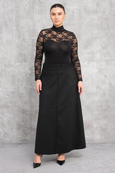  This black womens skirt stands out with its elegant and sophisticated design. The skirt offers complete comfort in four sizes (S, M, L, XL). Made from 100% polyester fabric, this product is both durable and comfortable. The front and back views showcase its perfect design, offering a flawless look with its elegant details and refined cut.