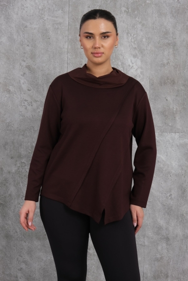  This elegant burgundy womens blouse stands out with its modern design and comfortable fabric. The blouse, made predominantly from 90% viscose and 10% elastane, offers both comfort and style. With its long sleeves and asymmetrical cut, it is suitable for both everyday wear and special occasions. Available in sizes L and XL, this blouse caters to all body types and its soft texture is gentle on the skin.
