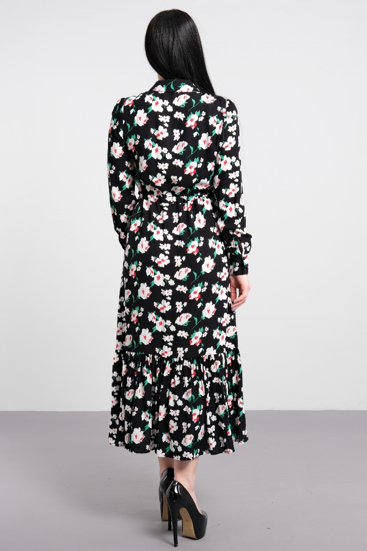 Длинное плиссированное повседневное платье из ткани с цветочным принтом с воротником и пуговицами