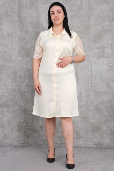  Это женское повседневное платье большого размера предлагает элегантный и удобный вариант одежды. Платье желтого цвета и доступно в различных размерах: 42, 44, 46, 48. Состав ткани платья: 65% хлопок, 30% полиэстер, 5% эластан, что придает ему воздухопроницаемость и легкость. Платье имеет пуговицы спереди и короткие кружевные рукава, оформлено в стильном стиле.