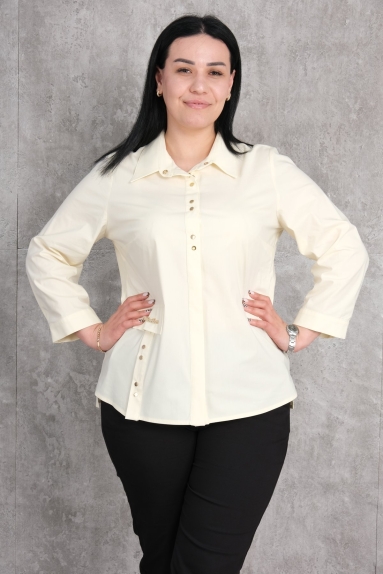  This product is a plus-size womens shirt in yellow. It is available in sizes 44, 46, 48, and 50. The shirt is made of 65% cotton, 30% polyester, and 5% elastane. It features button details on the front and has a stylish cut that offers both comfort and elegance. The back of the shirt is designed with a clean, simple look. The cuffs have button details as well.