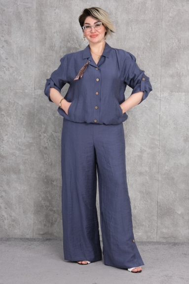  This Plus Size Womens Two-Piece Set, a favorite piece of the new season, offers elegance and comfort combined with its navy blue color. The product stands out with its high-quality fabric content: 65% cotton, 30% polyester, and 5% elastane. This set is available in four sizes: 42, 44, 46, and 48. The blouse features a button front and slightly wide sleeves. The trousers have a wide-leg and comfortable cut that provides freedom of movement. It is an ideal choice for both daily wear and special occasions.