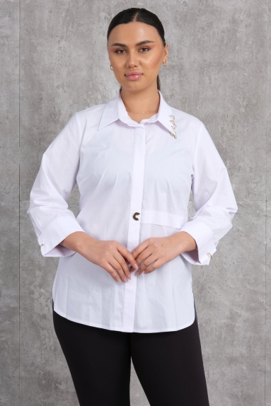  This plus size womens blouse stands out with its modern and stylish design. Featuring a white color and made from a blend of 64% polyester, 34% viscose, and 2% elastane, it provides a comfortable and flexible fit for all-day wear. The available sizes are 50, 52, 54, and 56. The blouse has a classic collar design on the front, with elegant details on the sleeves. It is a perfect choice for both casual and special occasions.