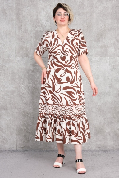  This stylish plus-size womens dress features a modern and comfortable design. The dress is brown in color. It features large brown patterns and lace details on the hem. The dress comes in sizes 42, 44, 46, and 48. The fabric content is 100% viscose, providing the dress with a light and breathable structure. With its short sleeves and V-neck detail, it can be easily worn for both daily use and special occasions.