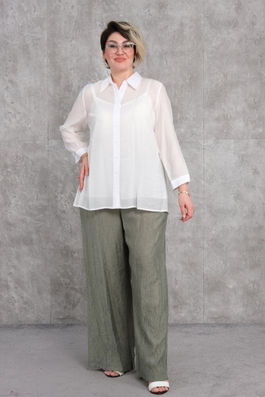  This product is a plus size womens two-piece set in petrol green. The top part is a soft-textured and slightly transparent blouse. It features buttons on the front and has long sleeves. In the back, there is a long strip detail and a tie at the waist. The pants are very comfortable and have wide legs. The outfit is available in sizes 42, 44, 46, and 48. The fabric composition is 65% cotton, 30% polyester, and 5% elastane.