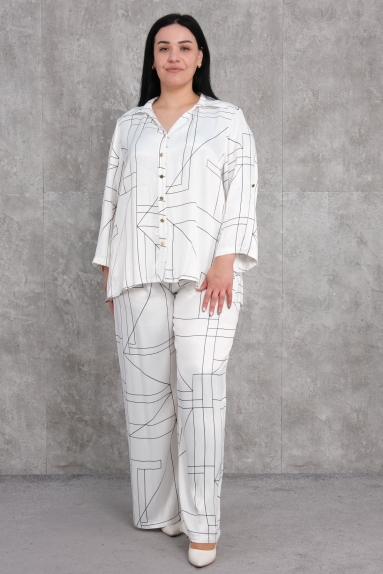  This product is a Plus Size womens two-piece set. The set is white with a modern striped pattern. It is available in sizes 50, 52, 54, and 56. Made from 100% polyester fabric. The top piece is a shirt style with button closure and offers a loose fit for comfortable wear. The bottom piece is wide-legged trousers, providing ease of movement. It can be easily worn for both casual and elegant occasions.