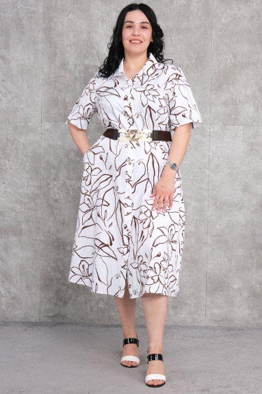  الفستان النسائي ذو المقاس الكبير باللون البني يتميز بتصميمه المريح والأنيق. يتوفر الفستان بمقاسات 42، 44، 46، و48. يتكون نسيج الفستان من 65% قطن، 30% بوليستر، و5% إيلاستان، مما يوفر له التهوية والمرونة. يتميز الفستان بتفاصيل أزرار في الأمام وينتهي عند طول الركبة. يتميز الفستان بنقوش زهرية بنية اللون. الفستان المبتدى على العارضة مثالي للاستخدام اليومي. وتبرز تفصيلة الحزام الخصر وتضفي مظهراً أنيقاً.