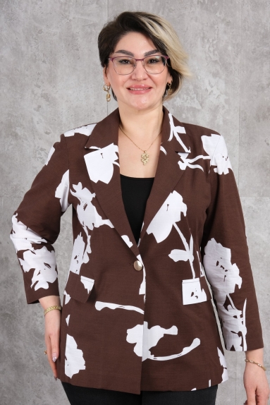  هذه السترة النسائية ذات الحجم الكبير بنقشة الزهور البنية جاهزة لتضاف إلى خزانة ملابسك كقطعة أنيقة وعصرية. متوفرة بأحجام 42، 44، 46، و48. تتكون نسبة القماش من 65٪ قطن، 30٪ بوليستر، و5٪ إيلاستان. هذا المزيج يضمن أن السترة توفر الراحة والمتانة. الإغلاق الأمامي بزر واحد مثالي لكل من الأوقات العادية والمناسبات الخاصة. قصتها مريحة وتبرز منحنيات جسمك بشكل جميل.