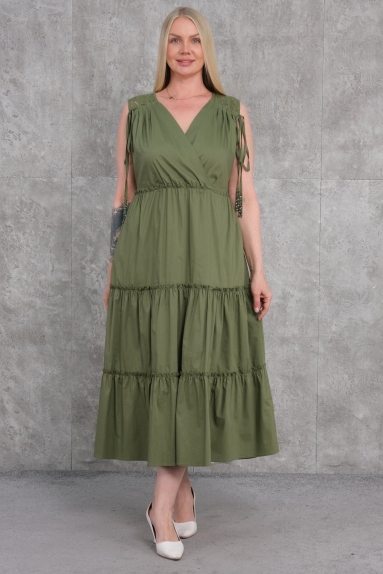  The plus-size womens dress in khaki color features an elegant and stylish design. The front of the dress showcases a V-neck detail and has adjustable tie straps on the shoulders. Available in sizes 42, 44, 46, and 48, the dress is made of 65% cotton, 30% polyester, and 5% elastane, ensuring comfort and ease. The pleated design from the waist down adds movement to the dress. From the back, the dress features lace details above the waist.