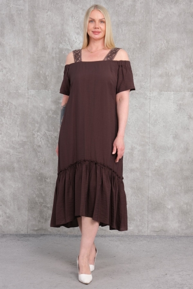  This elegant plus-size womens dress in brown offers both comfort and sophistication. The dress is made from a blend of 65% cotton, 30% polyester, and 5% elastane, providing a comfortable and durable wear. It features delicate lace details on the shoulders and short sleeves with an off-the-shoulder design. The ruffled details at the bottom add a touch of flair and elegance. Available in sizes 42, 44, 46, and 48, this dress caters to a wide range of body types.