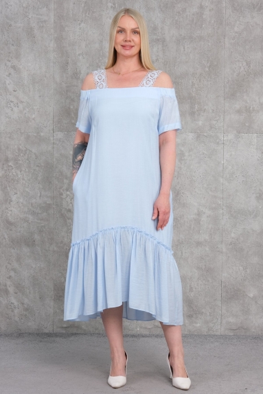  This plus size womens dress offers an elegant look with its blue color. It features a square neckline and lace-detailed straps for a stylish and modern touch. Made from 65% Cotton, 30% Polyester, and 5% Elastane, the dress provides breathable and stretchy comfort. With its below-knee length, it is ideal for both casual and special occasions. Available in sizes 42, 44, 46, and 48.