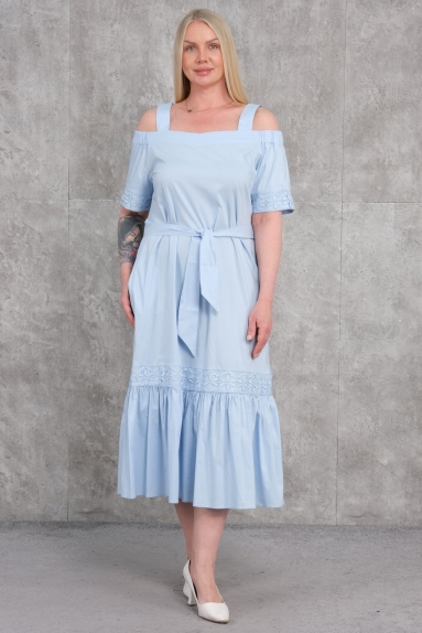 This plus-size womens dress stands out with its elegant blue color. Reflect your best style with this dress that combines comfort and elegance. Made from a mix of 65% cotton, 30% polyester, and 5% elastane, this dress is easy to wear and provides freedom of movement. The square neckline and off-shoulder detail offer a modern look. The belt at the waist allows you to create different styles with the dress. Additionally, the lace details on the sleeves and the skirt add a very chic and elegant touch. This product is available in sizes 42, 44, 46, and 48.