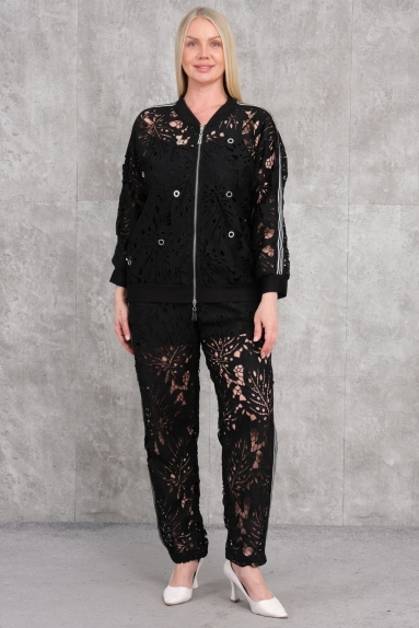  This elegant Plus Size womens Two-Piece Set dazzles with its sophisticated black color. The product consists of two pieces: a front zipper top and comfortably cut trousers. The top features eye-catching lace details and a perforated design, offering a modern look. The trousers complement the set with the same fabric pattern, ensuring unity. Available in sizes 42, 44, 46, and 48, it is designed to fit various body types. The fabric content is 65% cotton, 30% polyester, and 5% elastane, enhancing the durability and comfort of the product.