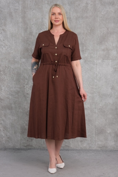  This plus size womens dress offers a modern and stylish look. The dress, in brown color, is made of 100% viscose fabric, providing a comfortable wearing experience with its soft texture. The gold-colored buttons on the front and the tie detail at the waist add a touch of elegance to the dress. The short sleeves make it ideal both for comfort and style. The dress length extends below the knee, and with the adjustable drawstring at the waist, you can customize it to fit your body shape. Available in sizes 42, 44, 46, and 48.