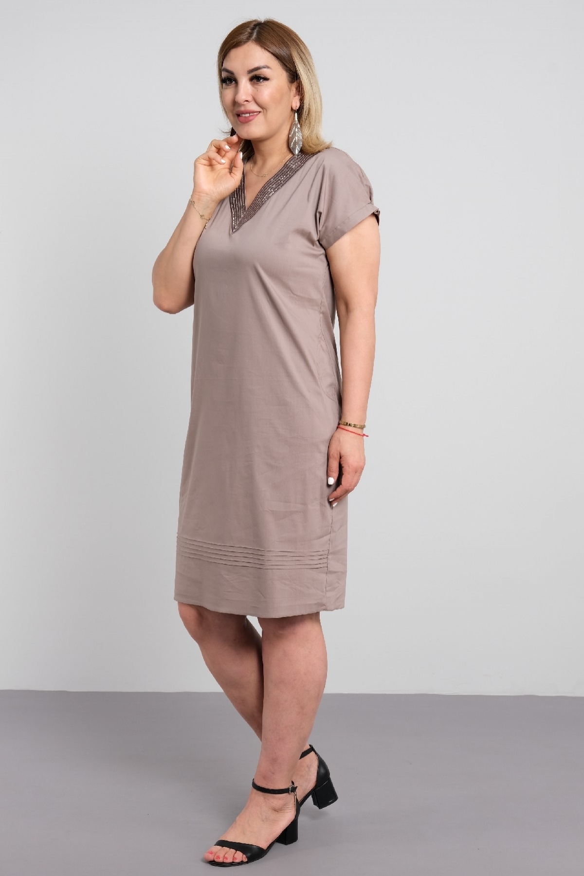 Plus size casual linen dress with embroidered collar