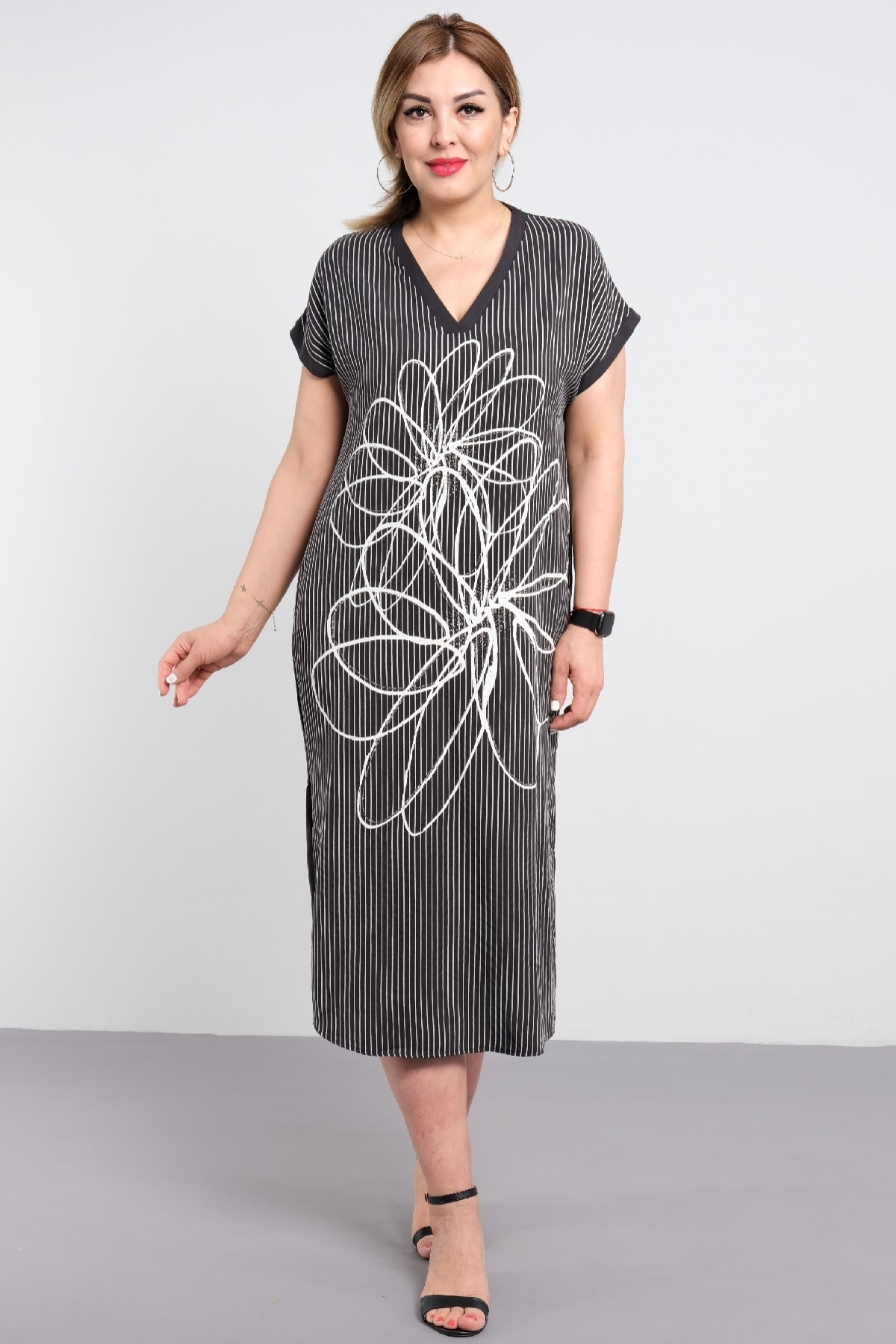 V-neck short sleeve midi length digital print elegant plus size dress with floral image
