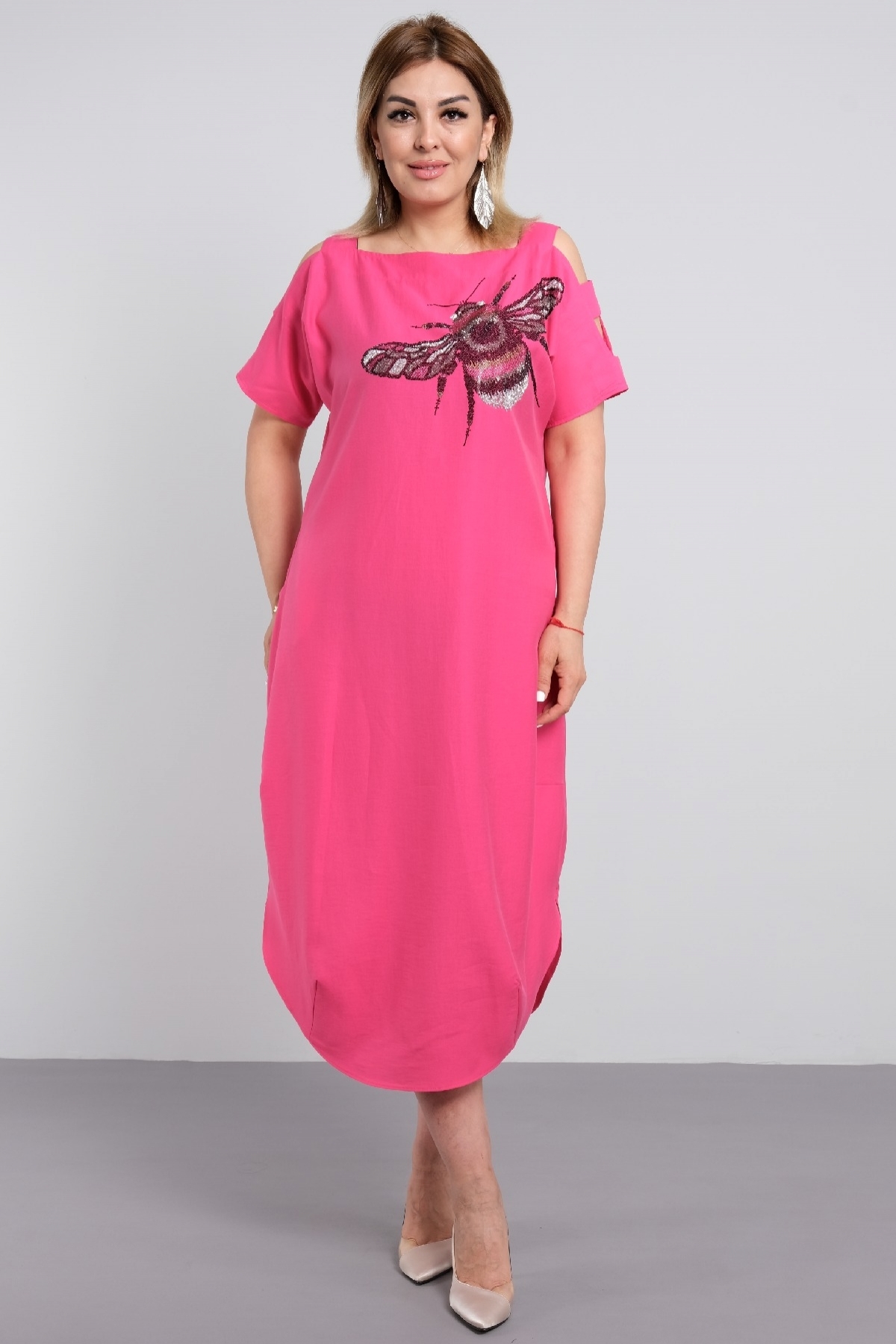 for plus size dress with cutout and bee print oval stylish and fashionable