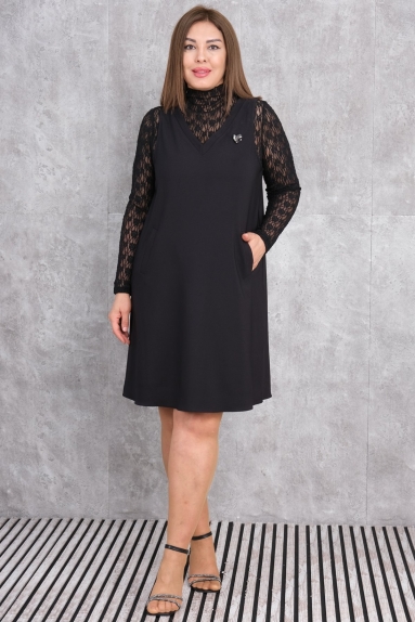  This plus-size womens dress stands out with its elegant black color and modern cut. The dress is available in sizes 42, 44, 46, and 48. It is made of high-quality fabric, consisting of 75% Polyester, 20% Cotton, and 5% Lycra. It features two front pockets and a V-neck design. The lace-detailed sleeves add a sophisticated touch to the dress. It is an ideal choice for both casual and special occasions.