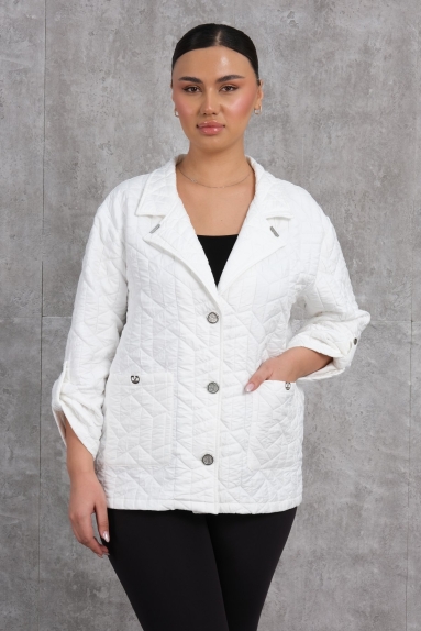  This plus-size womens short sports jacket stands out with its stylish and practical design in white. It is available in size options 42, 44, 46, and 48. The fabric content is 80% polyester and 20% cotton, ensuring both comfort and durability. The front of the jacket closes with large buttons, offering practical use. It is notable for being a sporty product that is easy to combine.