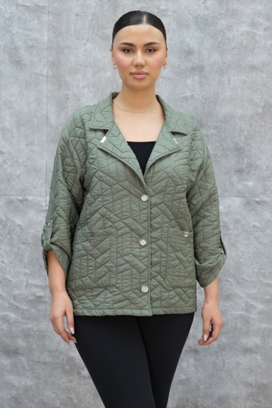  This plus-size womens short sports jacket features a stylish khaki color design. The jacket is available in sizes 42, 44, 46, and 48. The fabric content is 80% Polyester and 20% Cotton, making the jacket both durable and comfortable to wear. The front has two large pockets for practical use. Button details add a modern look and ease of use. The diamond pattern on the fabric adds a touch of elegance to the texture.