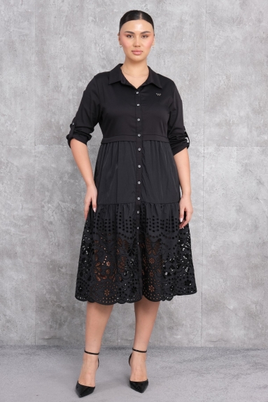  This elegant plus-size black womens dress is both comfortable and stylish. The front of the dress features buttons and has a round neckline. It has long sleeves with buttons that can be rolled up. The skirt part of the dress has intricate lace detailing. The fabric composition is 75% cotton, 20% polyester, and 5% lycra. It is available in sizes 42, 44, 46, and 48 and is suitable for all seasons.