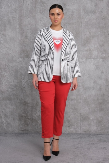  This red Plus Size Womens Sporty Three-Piece Set combines style and comfort. The set includes a striped jacket, white t-shirt, and red pants. The fabric content is composed of 75% cotton, 20% polyester, and 5% lycra, providing a stretchy and breathable material. The set is available in sizes 42, 44, 46, and 48. The jacket features two front pockets and offers a sleek back appearance. The pants have button details at the hem.