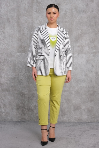  This product is a plus size womens sports three-piece set with a modern and stylish design. The color of the product is yellow and it is available in sizes 42, 44, 46, and 48. The top consists of a white t-shirt with a black and white striped jacket over it. The bottom part includes a comfortable pair of yellow pants. The fabric composition is 75% cotton, 20% polyester, and 5% lycra, ensuring both comfort and flexibility.