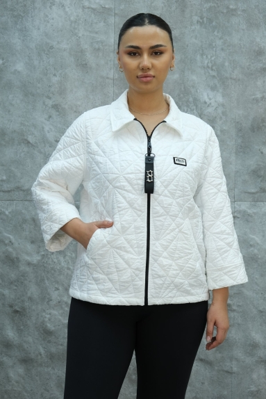  The Plus Size Womens Short Sports Jacket as shown on the model, combines style and comfort. This white jacket is perfect for both sports and casual wear. It is available in sizes 42, 44, 46, and 48. The fabric content consists of 80% Polyester and 20% Cotton. The jacket features a zipper closure and practical hand pockets on the front. The stitched diamond patterns offer a chic and modern look. The back side sports a simple and minimalist design.