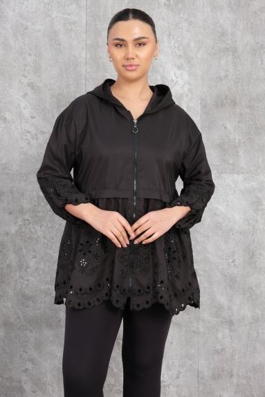  This plus-size womens trench coat offers a blend of elegance and comfort. It comes in black and is available in four different sizes: 42, 44, 46, and 48. The fabric content is 80% polyester and 20% cotton, making it both durable and comfortable. It features a zip detail on the front and embroidered details on the sleeves. The back also has the same elegant embroidery details. It can be easily worn and removed as a single piece. Its a perfect choice for everyday wear.
