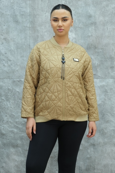 This plus-size womens cropped sport jacket features a modern and stylish design. It comes in mustard color and offers comfort and durability with its 80% Polyester and 20% Cotton fabric composition. The front of the jacket has a zipper detail and a small pocket. From the back, the stitching details are clearly visible, indicating that the jacket is elegantly and carefully tailored. This jacket is available in sizes 42, 44, 46, and 48.