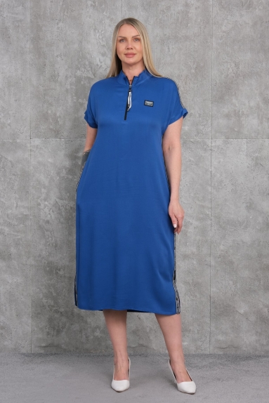  This plus-size womens casual dress stands out with its vibrant Cobalt Blue color. The front of the dress features a zip detail, adding a modern touch. Available in sizes 42, 44, 46, and 48, this dress is made from a fabric composition of 75% cotton, 20% polyester, and 5% lycra, ensuring both comfort and durability. The short sleeves make it ideal for daily wear. The stripes on the sides give the dress a sporty look.