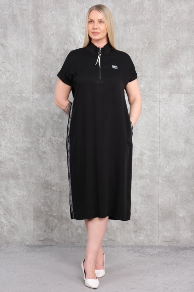  This product is a plus-size womens casual dress. The dress offers both elegance and comfort, making it ideal for everyday use. The dress, in a black color, can be easily paired with various accessories and shoes. It is available in sizes 42, 44, 46, and 48, fitting different body types. The fabric content is 75% Cotton, 20% Polyester, and 5% Lycra, providing both comfort and flexibility. The front features a zipper detail and there are stripes on the sides.
