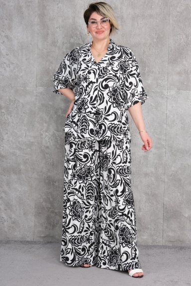  This product is a plus-size womens two-piece set. The set features an elegant combination of black and white. The model is wearing size options of 42, 44, 46, and 48. The fabric content is 100% viscose, which ensures both comfort and breathability. The top part of the set has a relaxed fit with short sleeves, while the bottom part consists of wide-leg trousers. The patterned fabric adds a touch of elegance, and the large and comfortable cut provides all-day comfort.