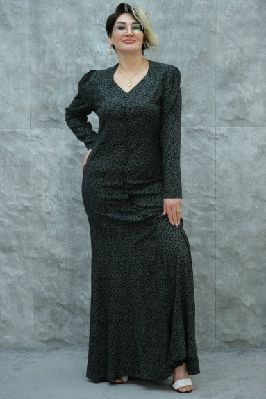  You are viewing the Plus Size Green Long Dress for Women. The dress features an elegant green color and is specifically designed for plus-size women. Available in sizes 42, 44, 46, and 48. The fabric content is 100% cotton, making it highly comfortable and breathable. It has long sleeves and a generally simple elegance. There is a tie at the back to ensure it fits the waist perfectly.