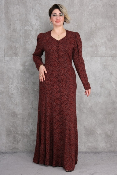  This elegant plus-size long dress worn by our model is a stylish and comfortable option. The dress is in a vibrant coral color, adding a warm and lively touch. Available in sizes 42, 44, 46, and 48, it accommodates various body types. The fabric composition is 100% cotton, making it soft, breathable, and comfortable to wear. With long sleeves and a form-fitting cut, it is ideal for both everyday wear and special occasions. The front V-neck detail and the back tie detail add to its elegance.