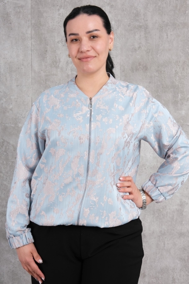  This plus-size womens short sports jacket stands out with its elegant turquoise color. Designed in a bomber style, it offers a modern and chic look. Available in sizes 42, 44, 46, and 48, the fabric content is 80% polyester and 20% cotton, providing both comfort and durability. It features a zipper on the front and elastic cuffs at the wrists. The back is designed in a plain and simple manner. Ideal for both daily wear and sports activities.