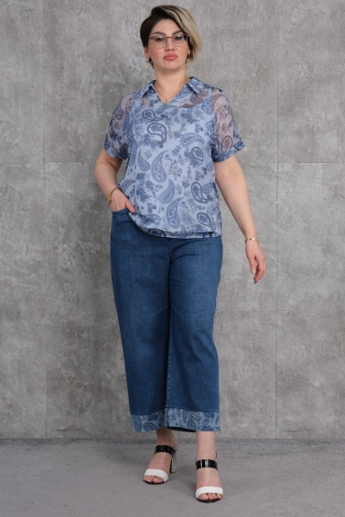  This product on the model is a plus-size womens sports two-piece set. The set is in blue color and available in sizes 42, 44, 46, and 48. The fabric content is 80% Polyester and 20% Cotton. The top features a lightly patterned design with sheer sleeves, offering an elegant look. The bottom part is wide-leg denim pants with a patterned strip at the hem.