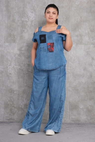  This plus-size womens sports two-piece set is an ideal choice for women seeking comfort and style. The product is made from 100% cotton and comes in blue. Both the top and bottom pieces are generously cut, ensuring maximum freedom of movement and comfort. The top features short sleeves and slight perforated details, adding a touch of elegance. The bottom is a wide-legged pant. The set is available in sizes 42, 44, 46, and 48.