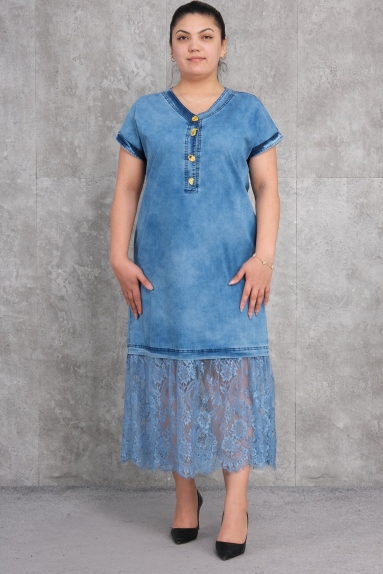  This plus size womens denim dress is perfect for both casual and chic wear. The dress is blue in color and features three gold detailed buttons on the front. The V-neck design adds a touch of elegance to the dress. It has short sleeves and a relaxed fit, making it suitable for all body types. The dress is available in sizes 42, 44, 46, and 48. The fabric composition is 95% cotton and 5% lycra, making the dress both comfortable and stretchy. The lace details at the bottom of the dress add a touch of romance and elegance to your style.