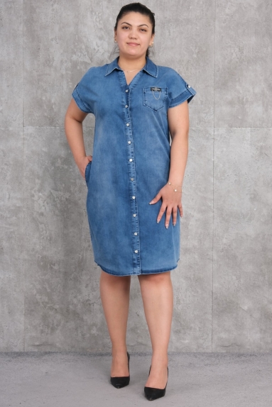  This product is a plus-size womens blue denim dress. It features a button front design and short sleeves. Made from 100% cotton, it allows the skin to breathe and provides comfortable wear. Available sizes include 42, 44, 46, and 48. Suitable for everyday use, it offers a stylish look and allows for different outfit combinations.