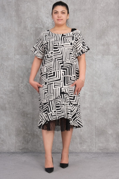  This elegant plus-size womens dress in black is noted for its modern patterns and refined design. Made from 80% cotton and 20% polyester, the fabric is comfortable and breathable. Displayed on the model is a perfect summer choice for both casual and special occasions. The dress is available in sizes 42, 44, 46, and 48. With its straight cut and relaxed style, it ensures elegance and comfort. The black and white patterned design allows it to be paired with various accessories.