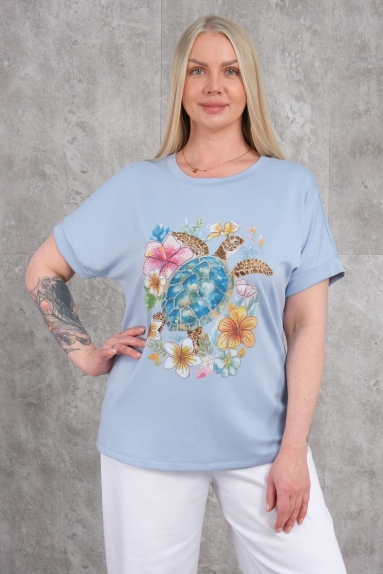  This plus-size womens blouse comes in blue color, featuring soft and comfortable fabric. The front side of the blouse is adorned with elegant flower and turtle designs. Available sizes are 42, 44, 46, and 48. The blouse is made of 75% Polyester, 20% Cotton, and 5% Lycra, making it lightweight and stretchy, which is perfect for daily wear.