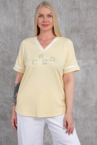  This plus-size womens blouse is the perfect choice for summer. Produced in a yellow color, this blouse stands out with its elegance and comfort. The front features the phrase 