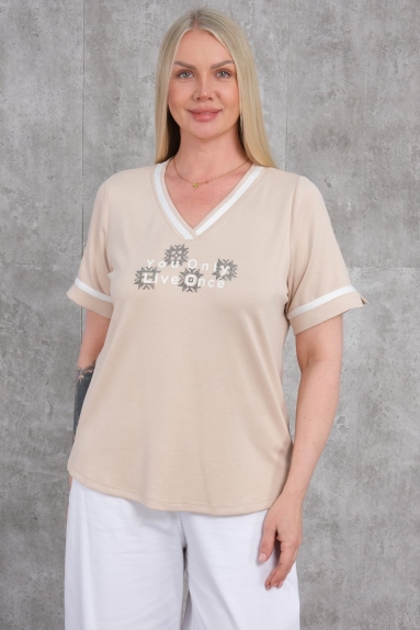  This stylish plus-size womens blouse offers a sophisticated and elegant look with its beige color. Available in sizes 42, 44, 46, and 48, it provides a comfortable fit for all body types. The fabric content is 75% Polyester, 20% Cotton, and 5% Lycra, ensuring comfort and flexibility. The blouse features the phrase 