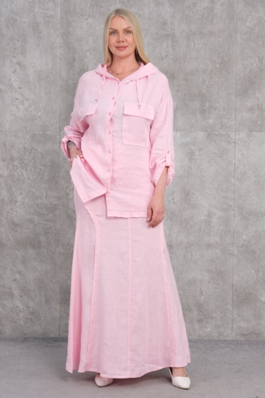  This plus-size womens two-piece set features an elegant and comfortable design. The set is in a soothing shade of pink and is made entirely of 100% cotton fabric. The soft cotton material ensures all-day comfort. The top piece is hooded and buttoned with large decorative pockets. The cuffs have buttons and can be rolled up. The bottom piece is a wide and long skirt. The set is available in sizes 42, 44, 46, and 48.