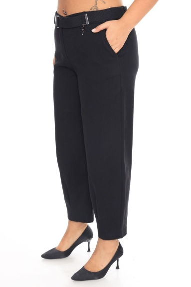  This plus-size womens pants are a sophisticated addition to your wardrobe, available in elegant black. Sizes range from 42 to 48. Made from 75% polyester and 25% acrylic, these pants are both durable and comfortable. With a high-waisted design and a belt that enhances the waistline, these pants offer both style and comfort. Featuring two side pockets in the front, they are perfect for everyday wear and will become a staple piece in your closet.