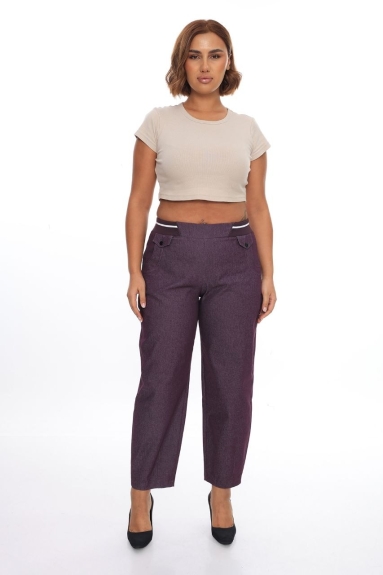  This product is a plus size womens pants in burgundy color. The size options are 42, 44, 46, and 48. The fabric content of the pants is 75% polyester and 25% acrylic. It features a relaxed and elegant fit with both front and back views. The waistband includes two buttoned pocket details. The elastic waistband offers comfort while providing a modern and chic look.