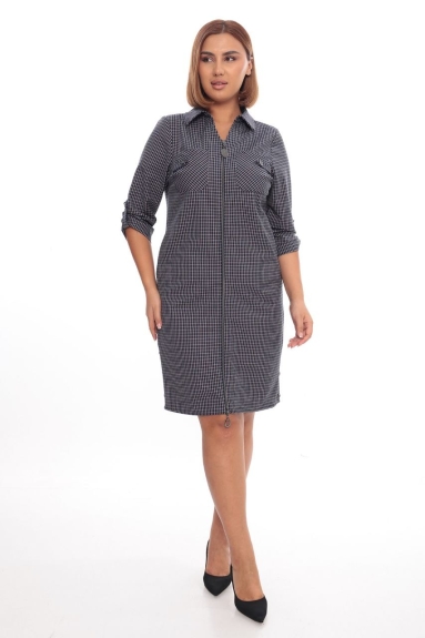  This plus-size womens sports dress offers a combination of elegance and comfort in a powder pink color. The fabric content is composed of 80% cotton, 17% polyester, and 3% lycra. This ensures that the dress is breathable and stretchable. Available sizes are 42, 44, 46, and 48.